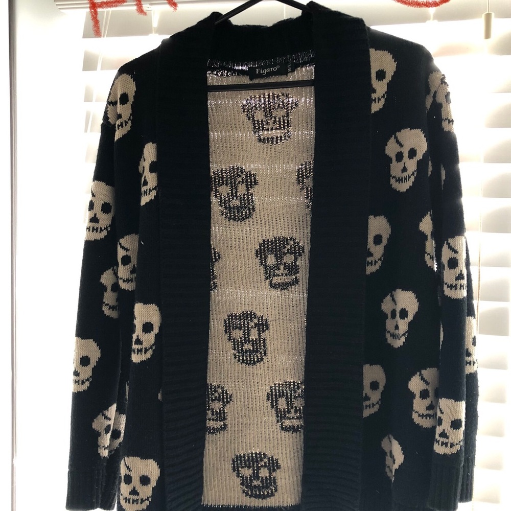 Skull sweater medium/large